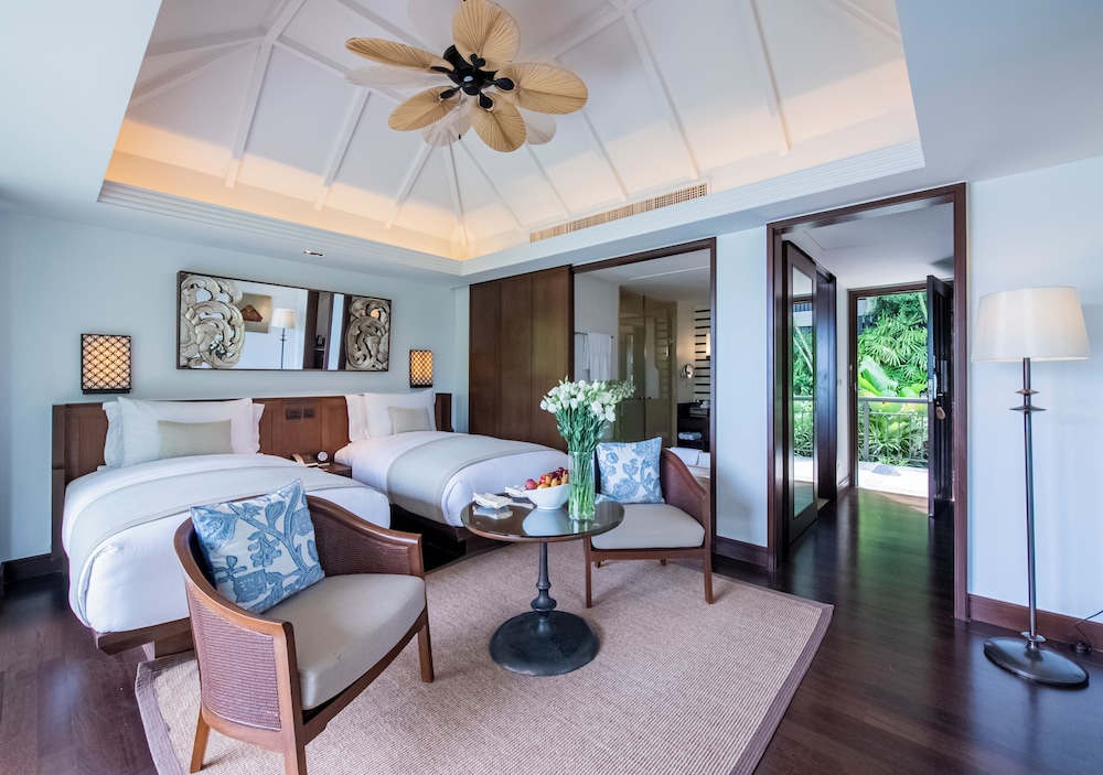 2 Bedrooms, Pool, Suite, King and Twin Beds 5/10