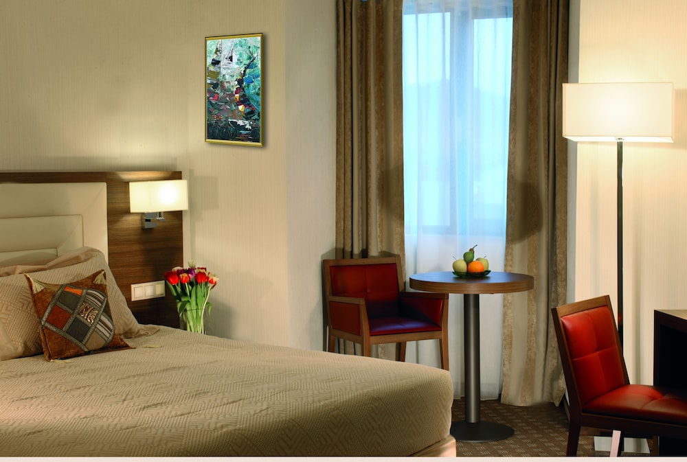 CENTRAL PLAZA HOTEL 14/50