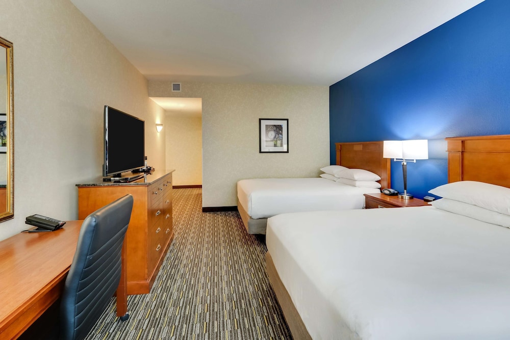 Drury Inn and Suites Sikeston 8/50