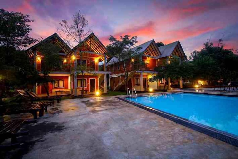Elephas Resort & Spa in AVUDANGAWA