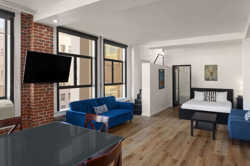 BI LEVEL, SUITE, 2 QUEEN BEDS