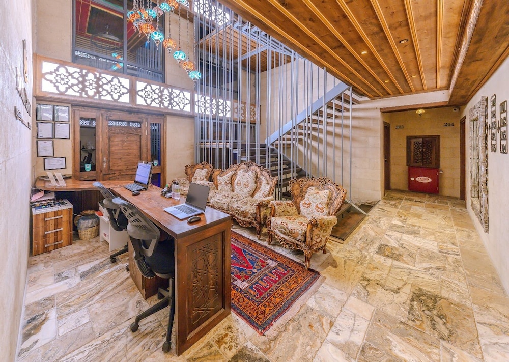 Noble Crown Stone House 21/35