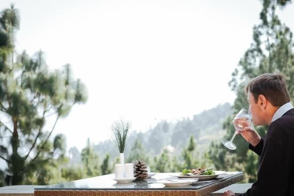DHENSA BOUTIQUE RESORT 31/33