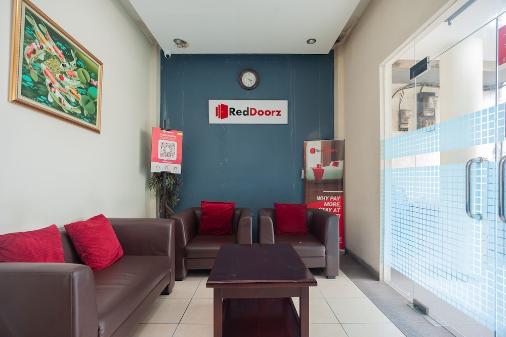 Reddoorz Plus Near Universitas Indonesia 25/50