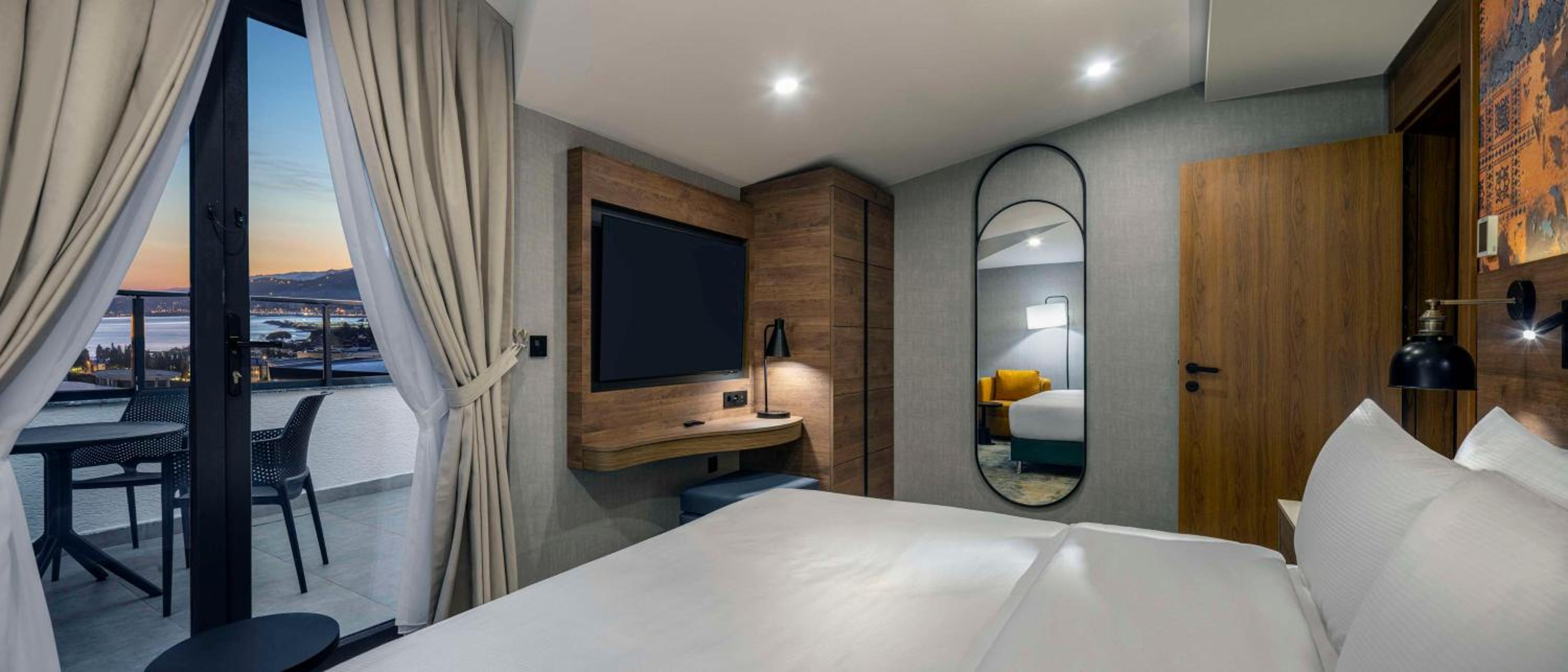 3 Bedrooms, Suite, King Bed, 3 King Beds, Sea View