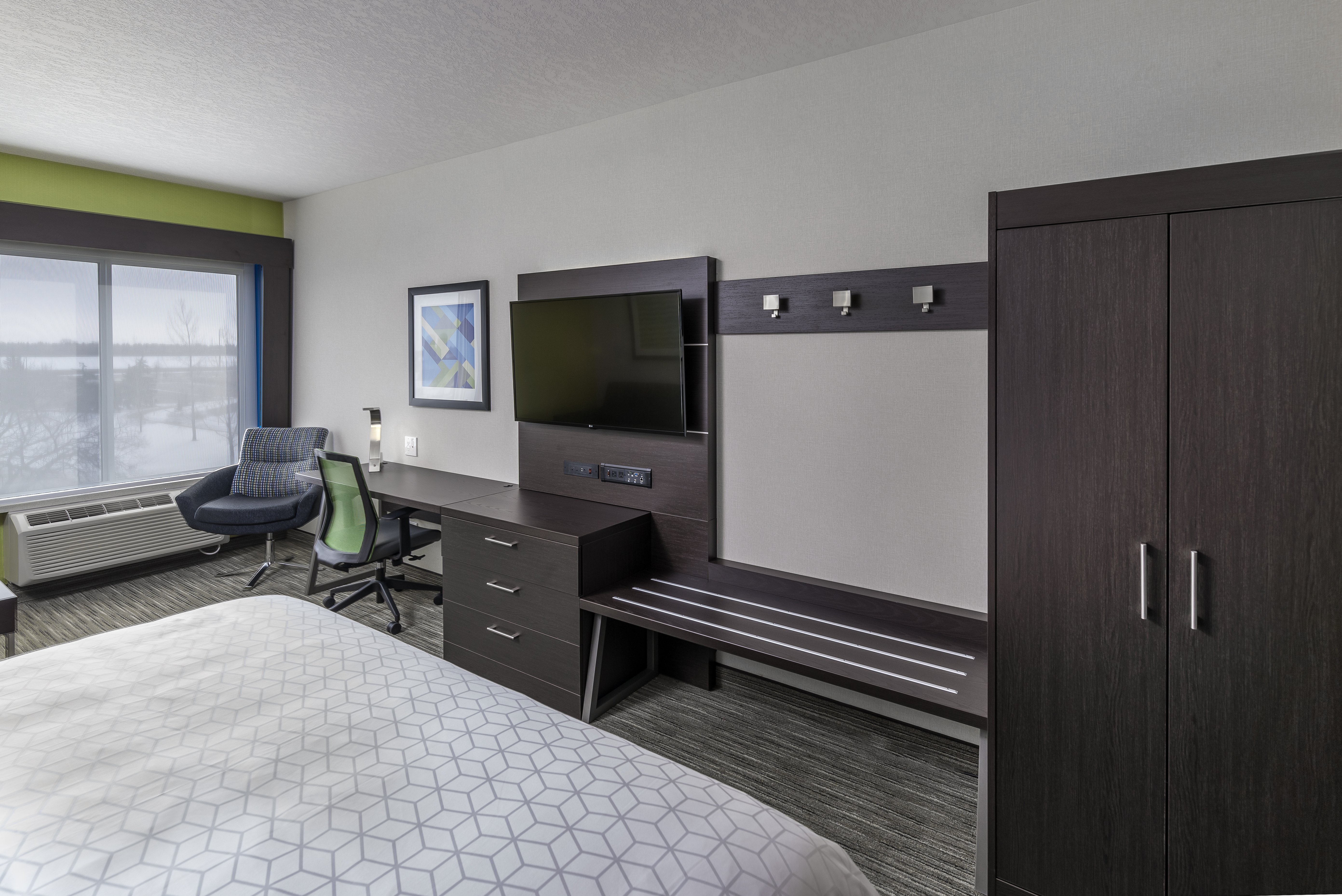 Holiday Inn Express Hotel Suites Yuma 72/79