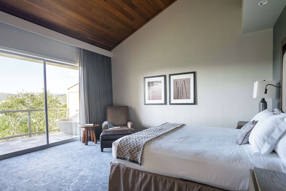 Hilltop, Suite, King Bed, Outdoor Bath, Accessible
