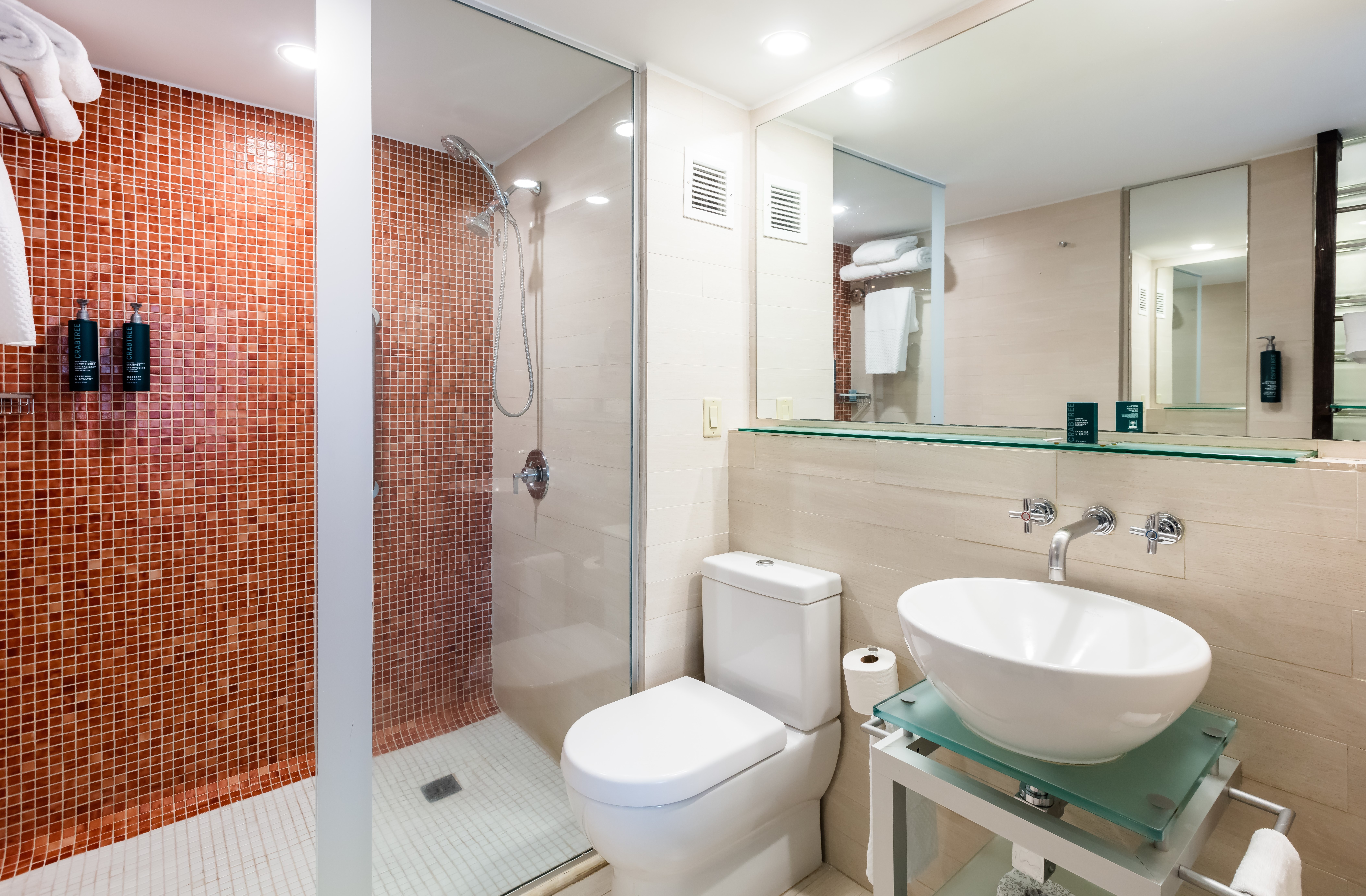 غرفة بسرير كينج بإطلالة على المسبح بشرفة، Doubletree By Hilton Hotel San Juan 5/6