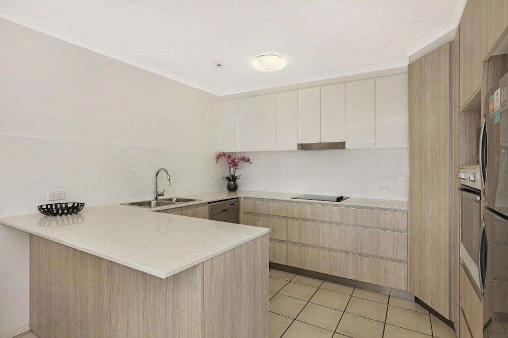 ELOUERA TOWER BEACHFRONT APARTMENTS 20/69