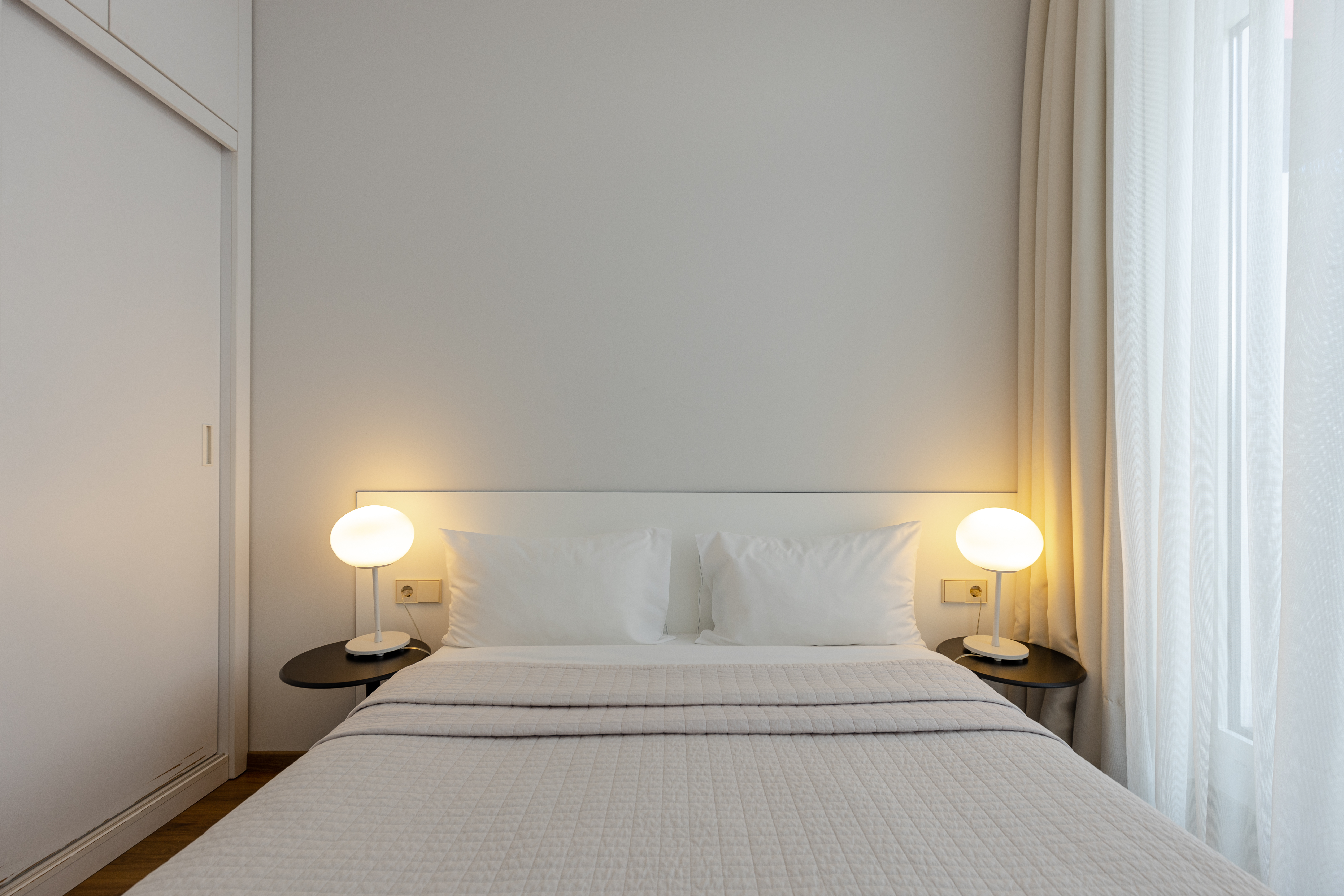 STANDARD, QUEEN BED