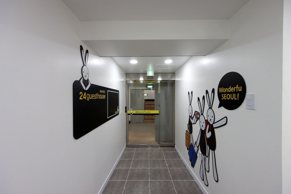 24 Guesthouse Myeongdong Town 40/55