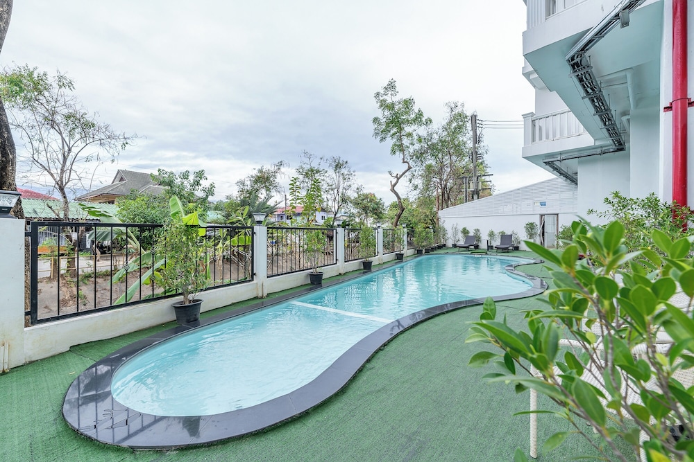 Royal Peninsula Hotel 64/66