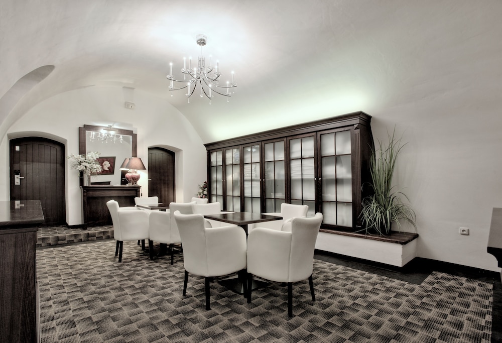 Grand Hotel 36/47