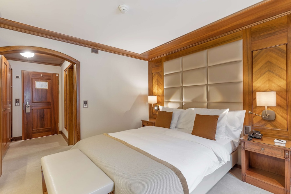 ROOM, DOUBLE BED
