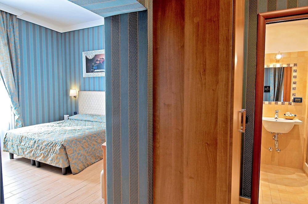 Hotel Lirico Roma 18/63