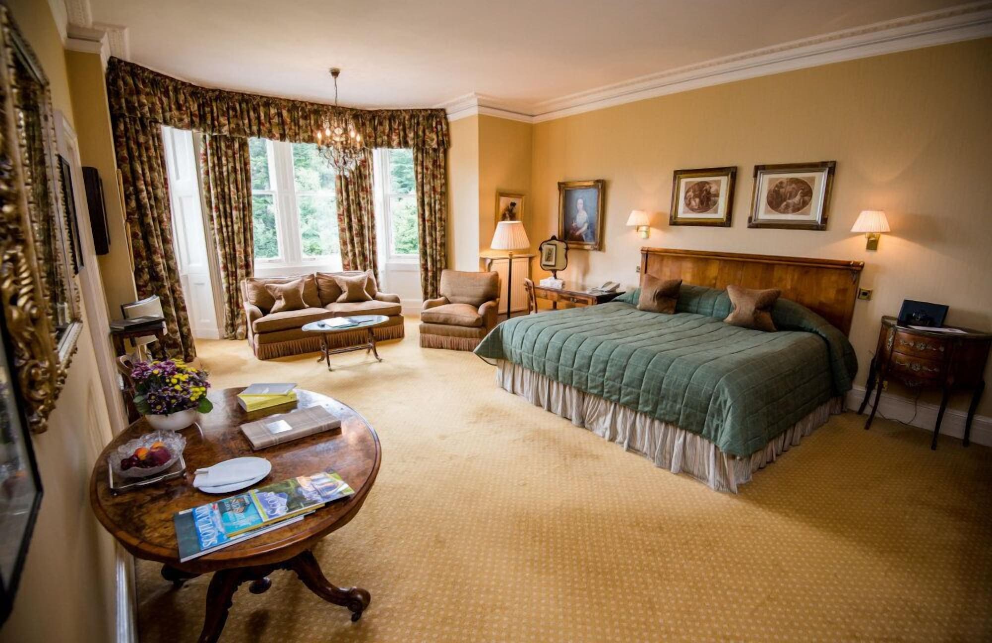 ROOM, DOUBLE OR TWIN BED, LARGE