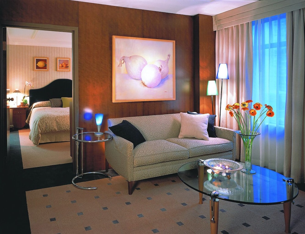 The Listel Hotel 40/54