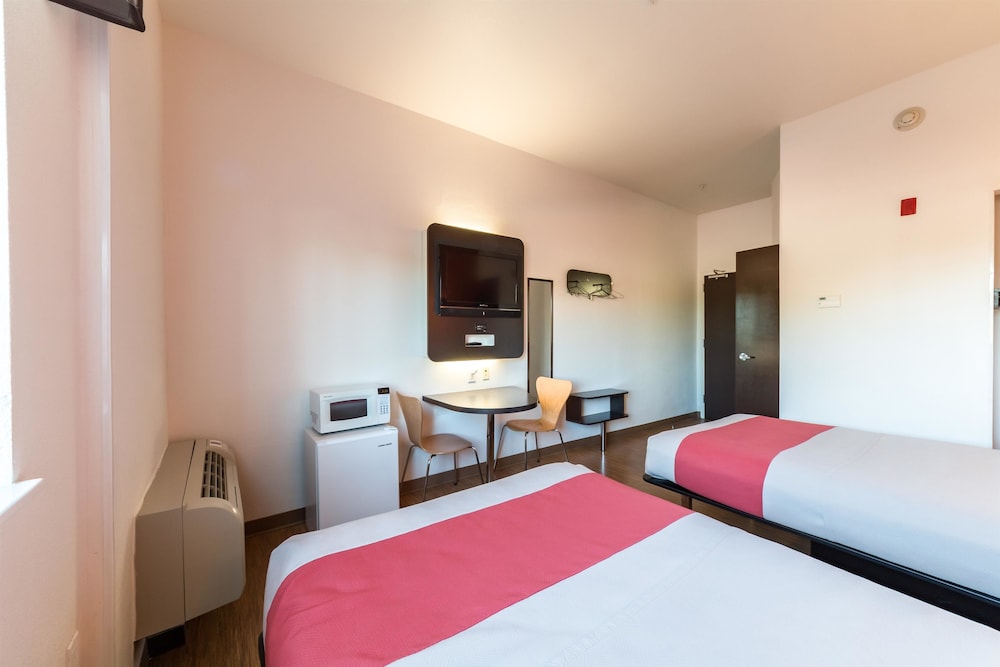 Motel6 Eagle Pass, TX - Lakeside 22/59