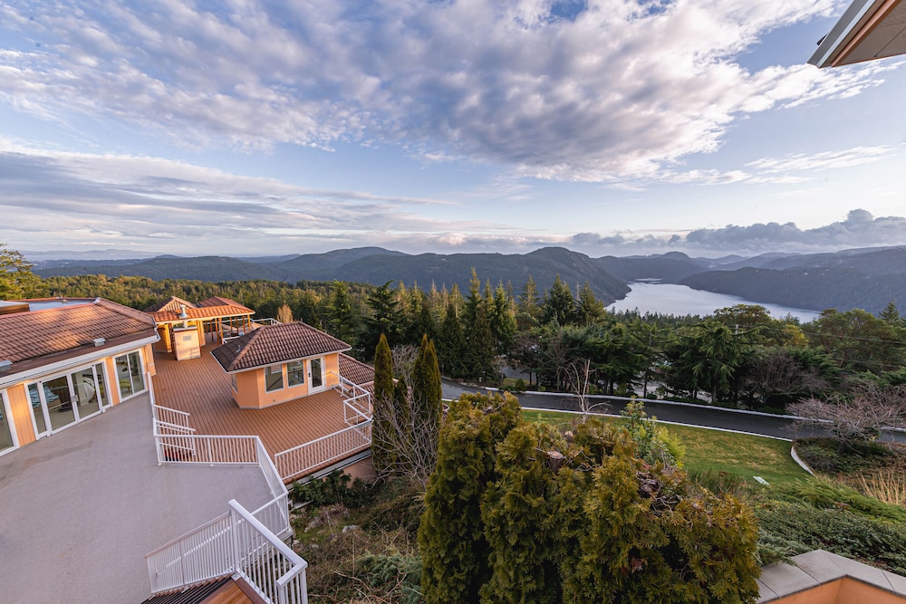 Villa Eyrie Resort 37/44