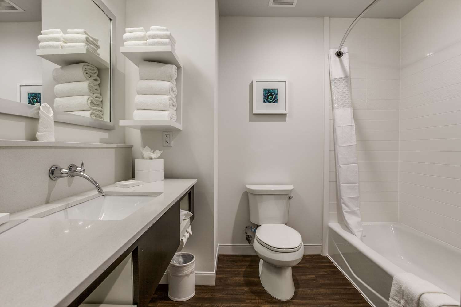 غرفة بسريرين كوين، Hampton Inn & Suites North Dallas Central Expy 4/4
