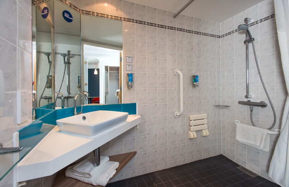 Holiday Inn Express Edinburgh - Leith Waterfront, an IHG Hotel 12/52