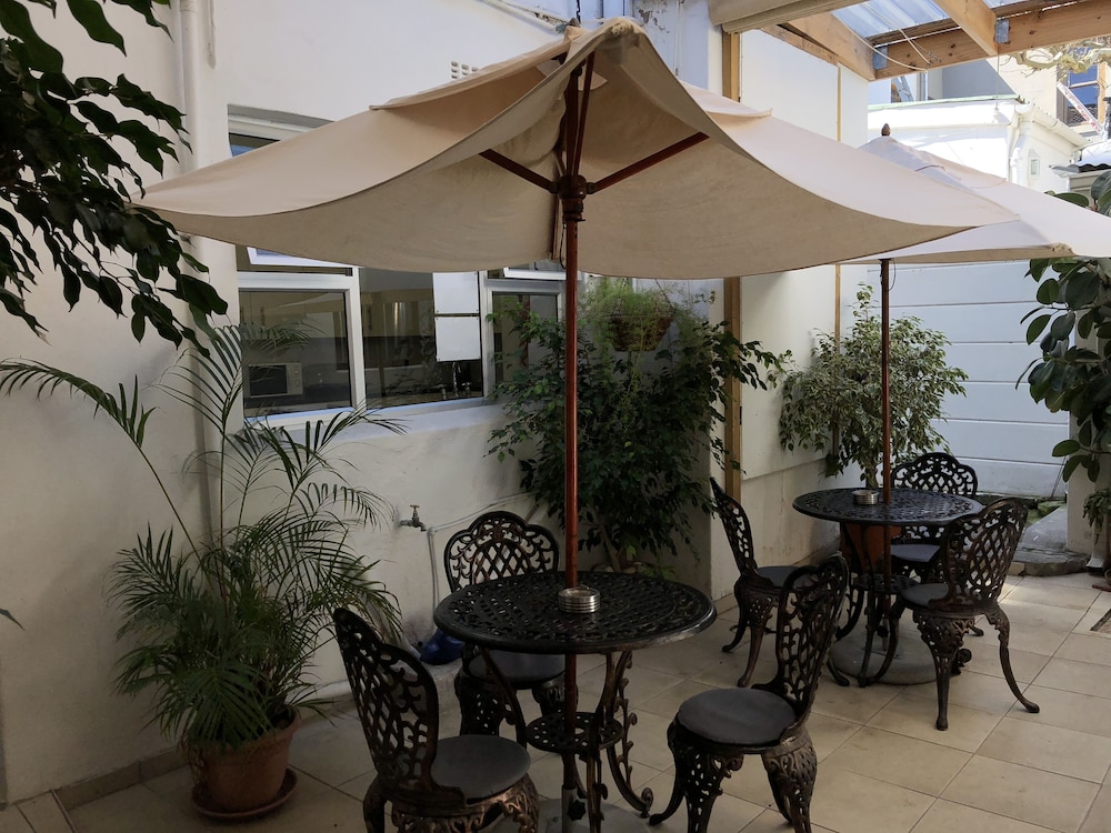 Altona Guest House 10/19