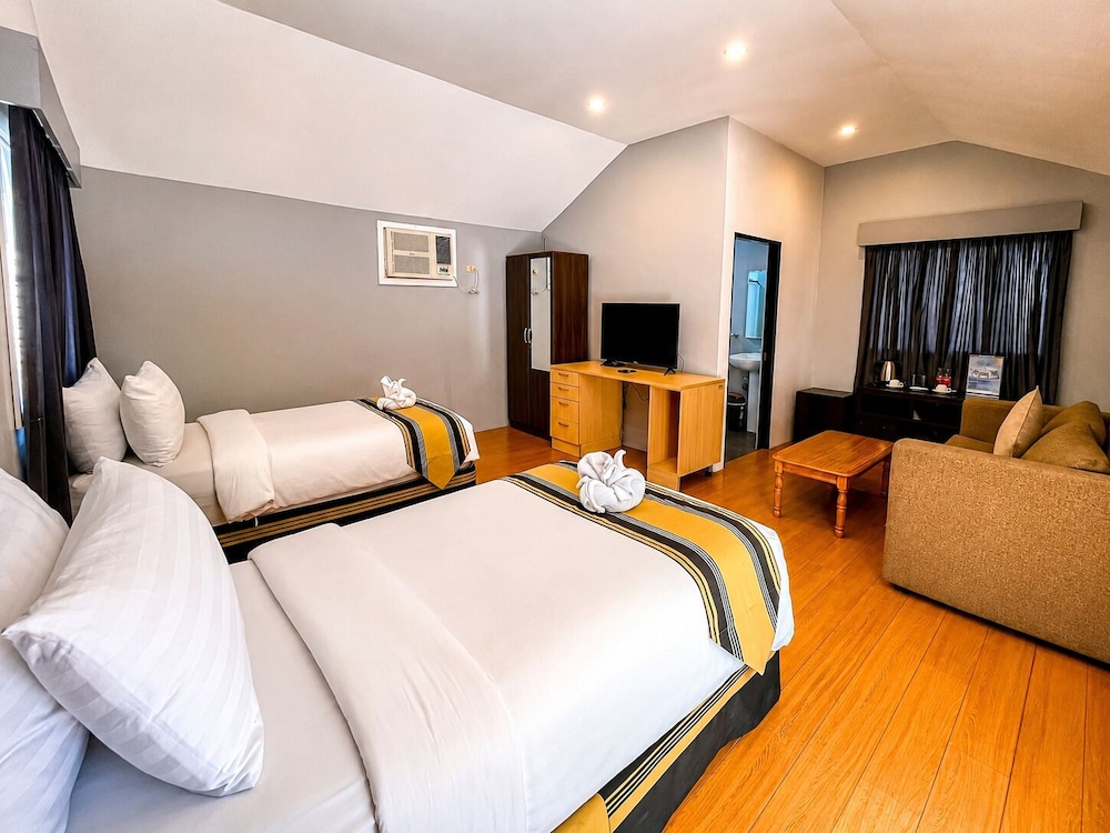 Forest Crest Nature Hotel and Resort Powered by ASTON (ex Chateau Royale Sports and Country Club) 20/77
