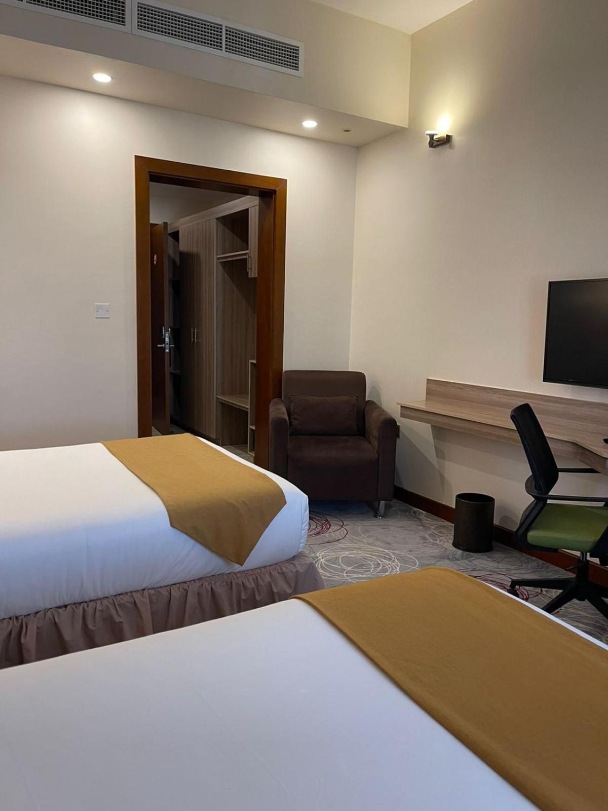 Superior, Twin Beds