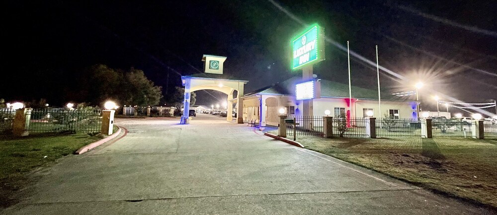 Luxury Inn & Suites Liberty 48/65