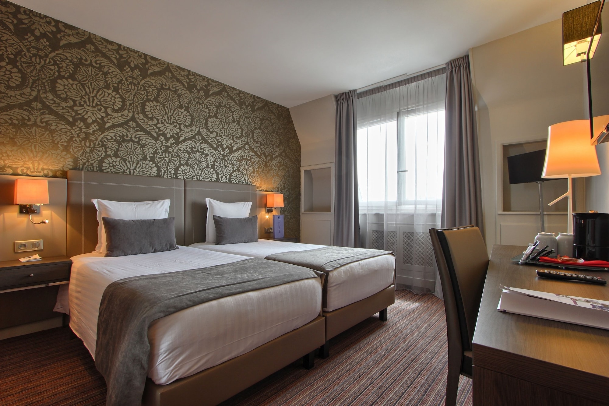 COMFORT, TWIN BEDS