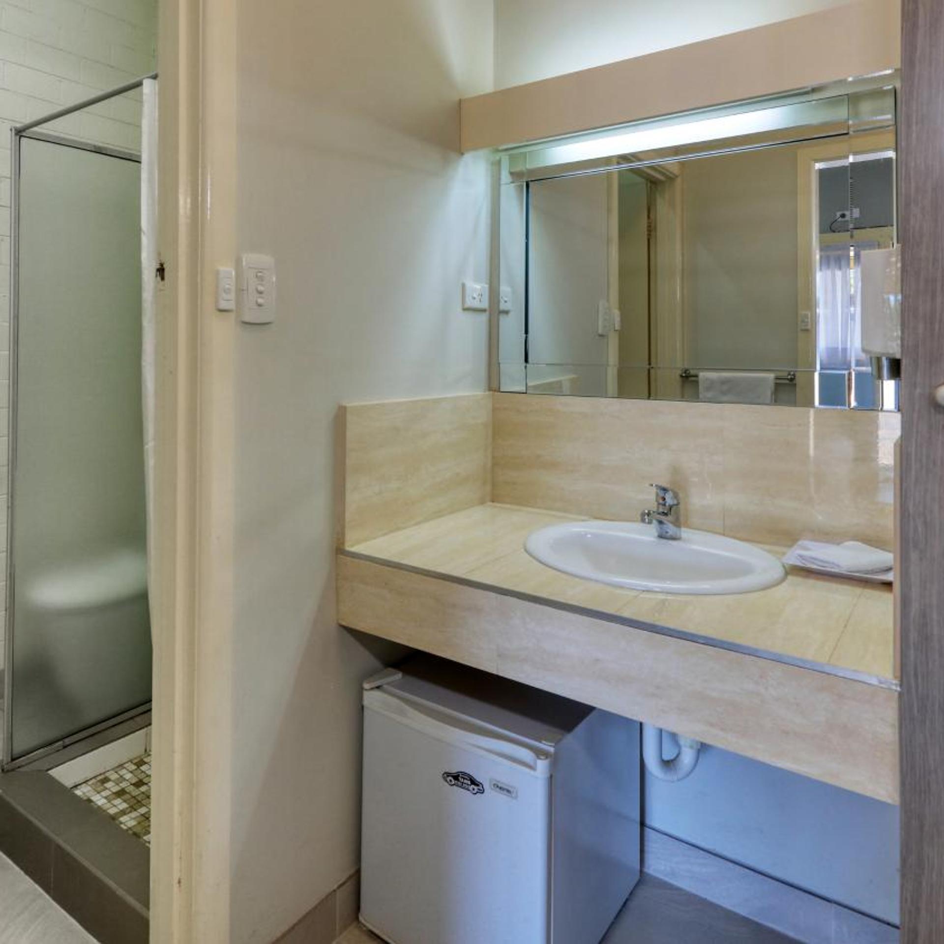 ROSE CITY MOTOR INN 35/39