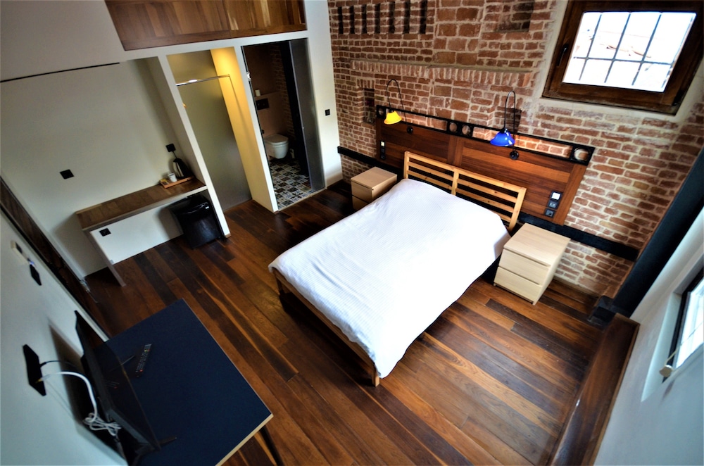 Unver Galata Apart 40/53