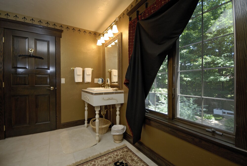 The Roost Bed and Breakfast 39/40