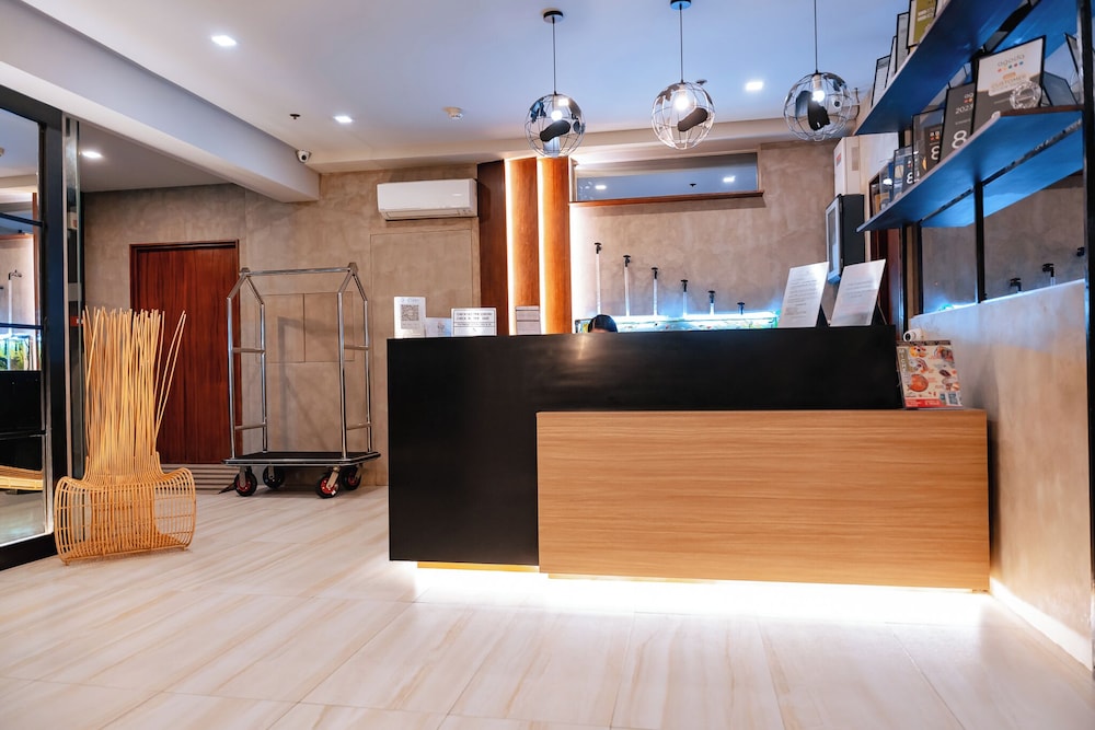 S Hotel and Residences 9/50