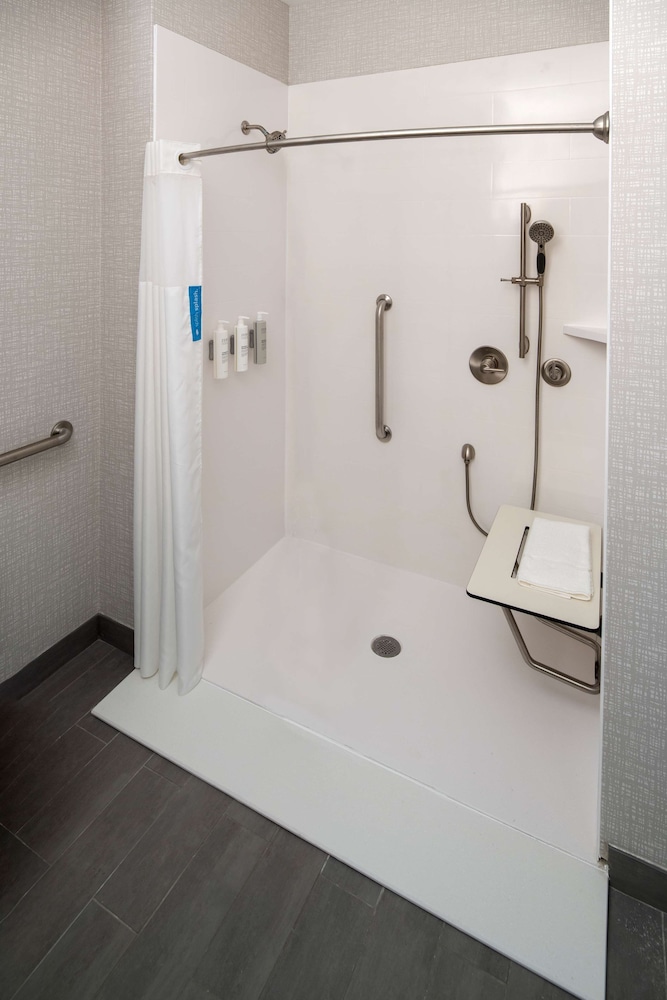 Hampton Inn Suites Huntington Downtown Ny 14/26