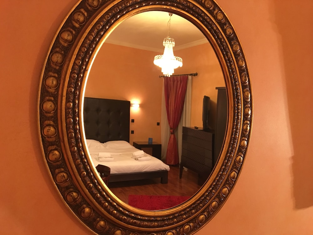 ANASTAZIA LUXURY SUITES & ROOMS 35/70
