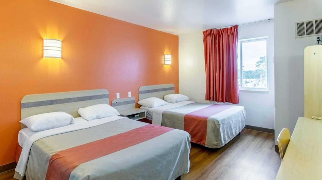 2 Full Beds - Non-smoking