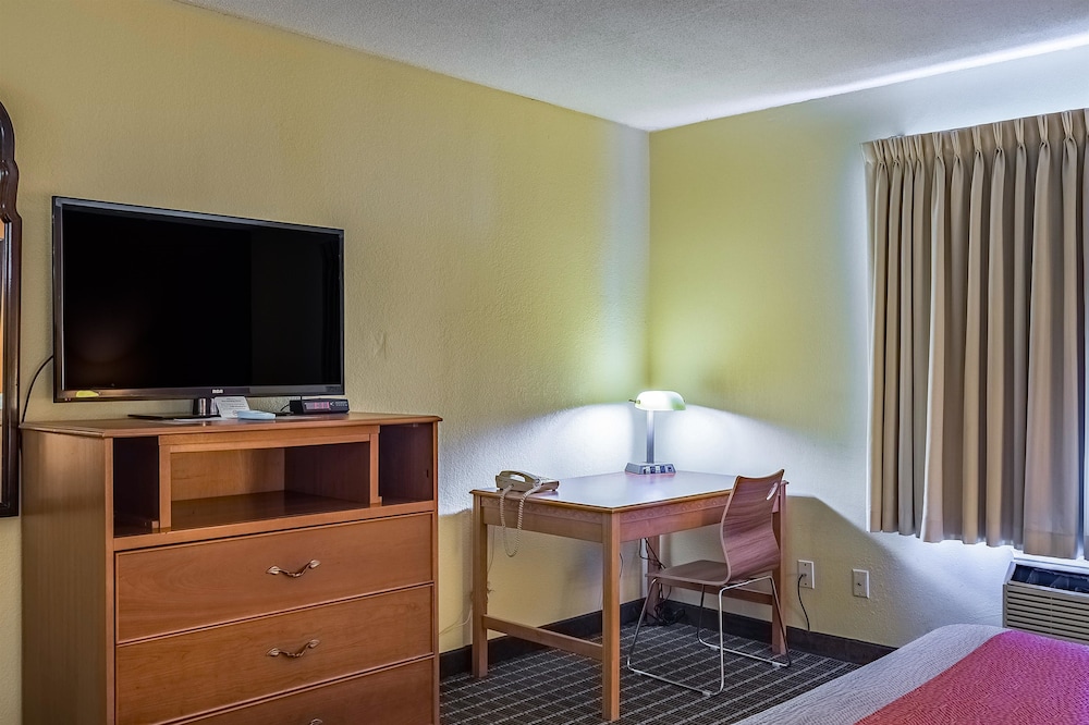 Motel6 Grand Rapids, MI - Northeast 41/49