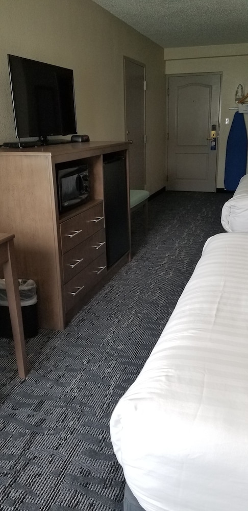 Baymont By Wyndham Des Moines North 24/41
