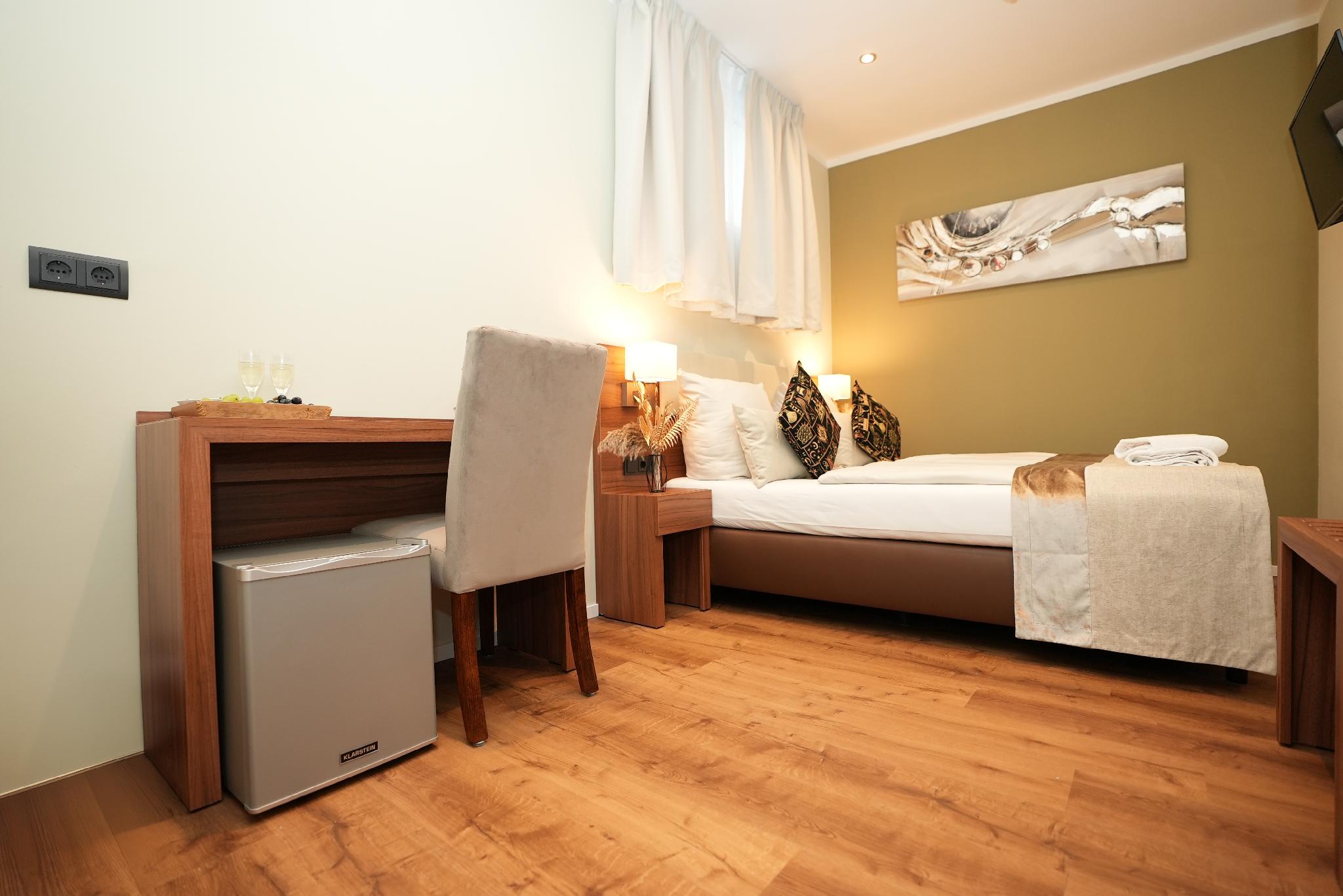 Semi Room, Economy, Semi Double Bed