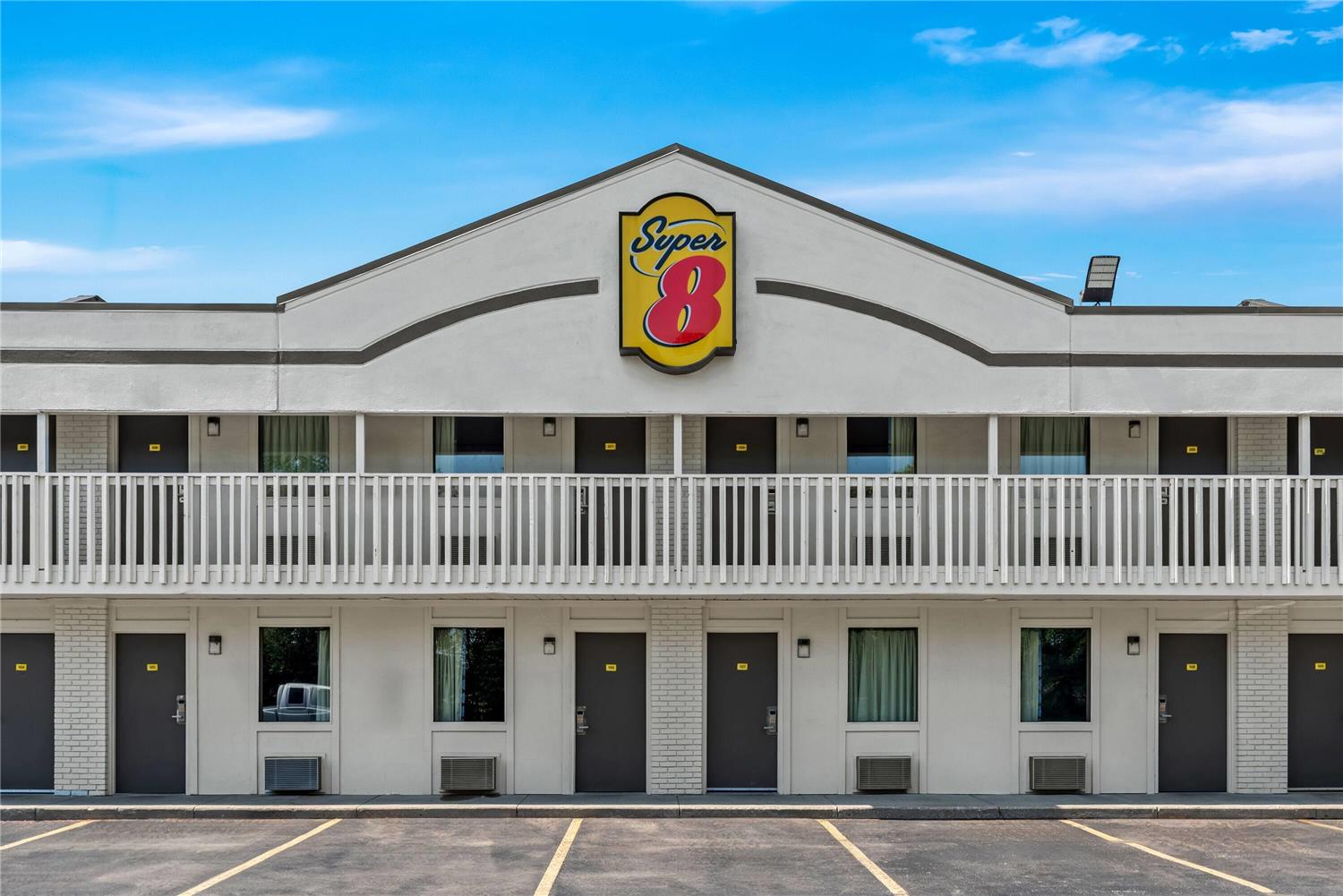 Super 8 Brownsburg Indianapolis Area 14/15