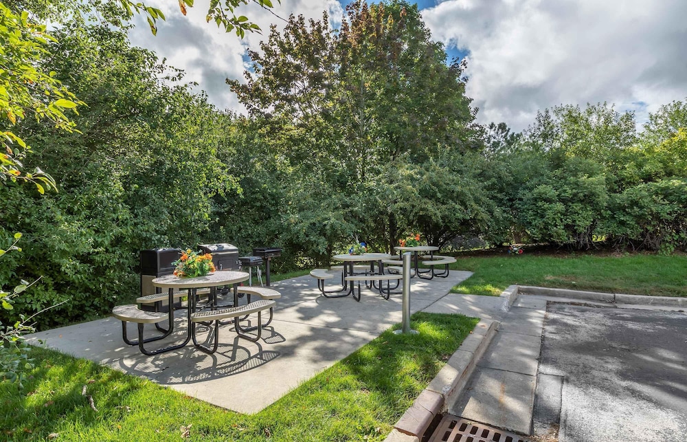 Studio 6 Extended Stay Milwaukee Brookfield WI 63/70