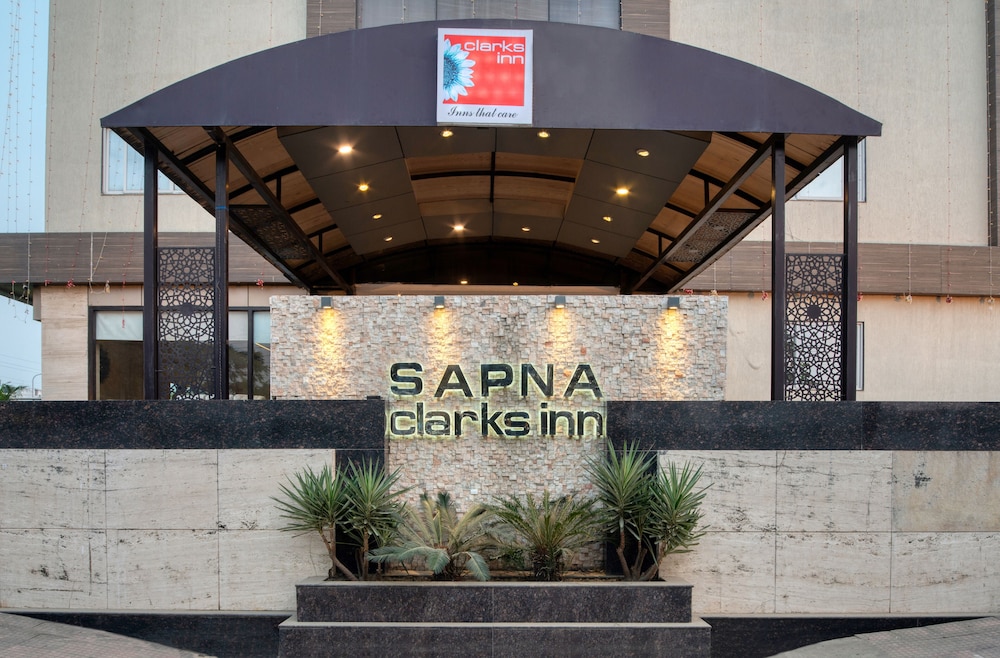 SAPNA CLARKS INN 5/47
