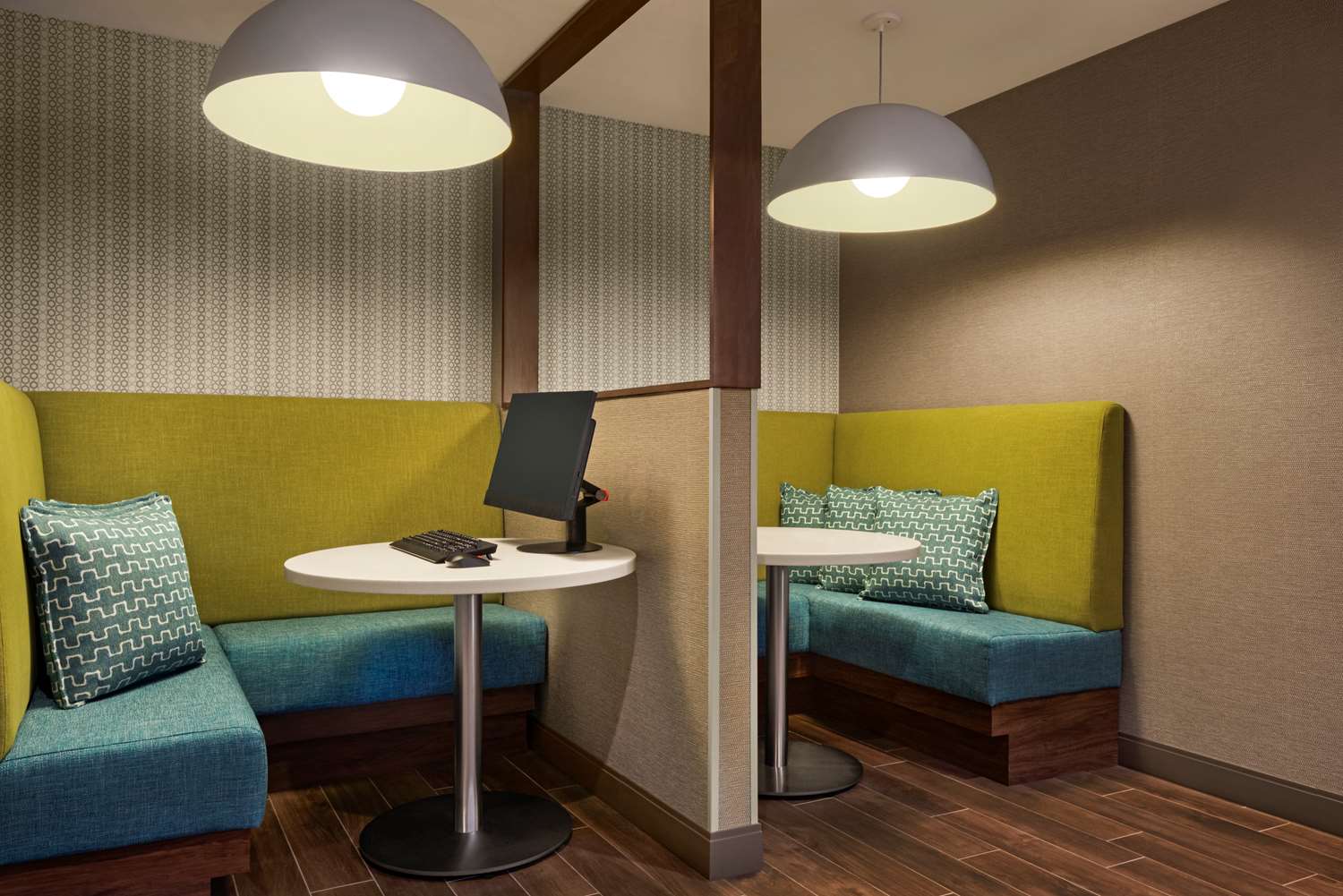 Hampton Inn & Suites by Hilton Kelowna Airport 17/21