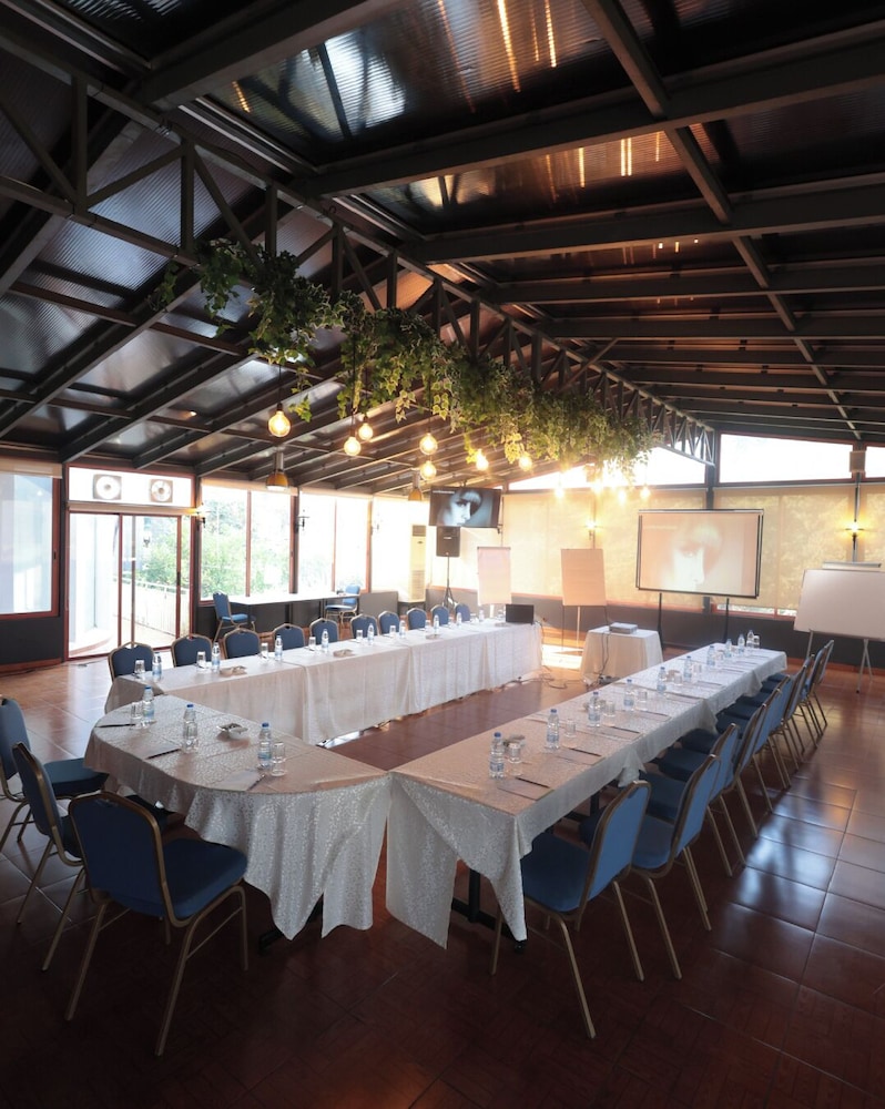 MONTEVERDE HOTEL 30/64