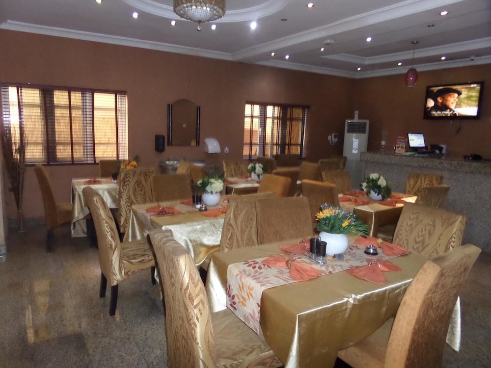 Ellis Suites Limited 23/28