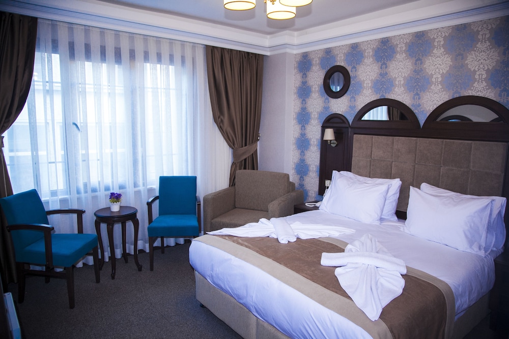 ECONOMY, DOUBLE OR TWIN BED