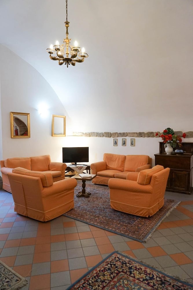 Piccolo Hotel Etruria 58/69