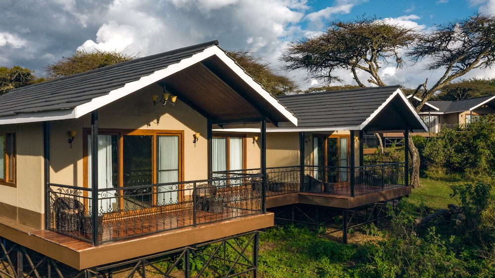 Karibu Camps and Lodges Lions Paw Ngorongoro 4/68
