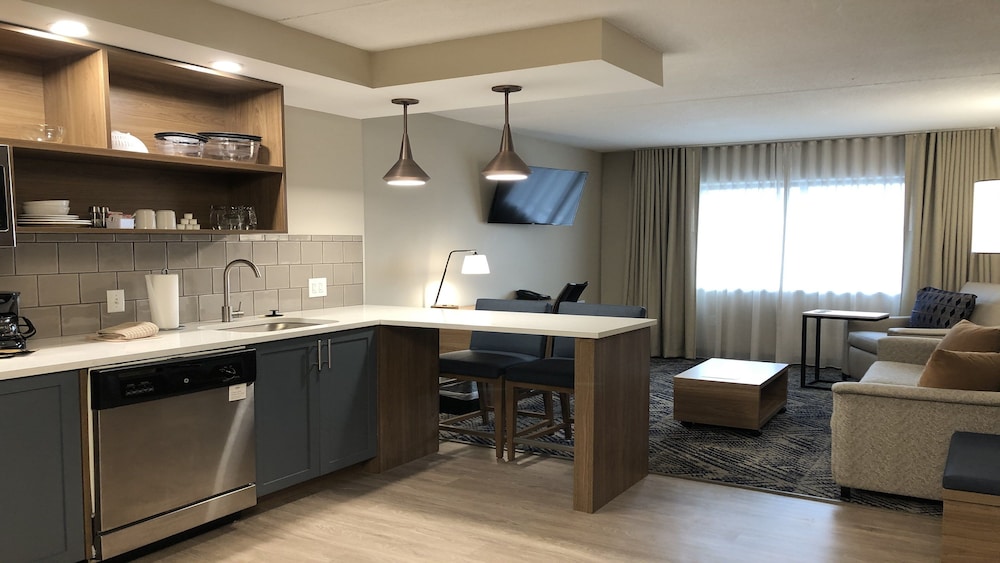 Candlewood Suites Cleveland South Independence 32/47